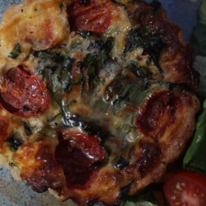 Quiche cherry, espinaca