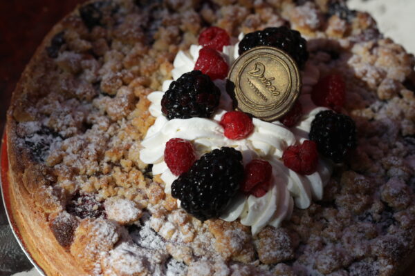 Tarta de almendras con frutos rojos gde
